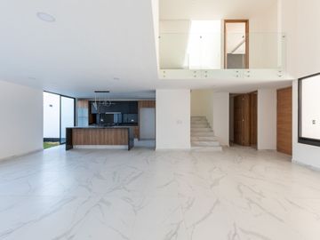 CASA MODERNA CASA DE 5 RECÁMARAS EN LOMAS DE ANGELOPOLIS 3 - ENTREGA INMEDIATA