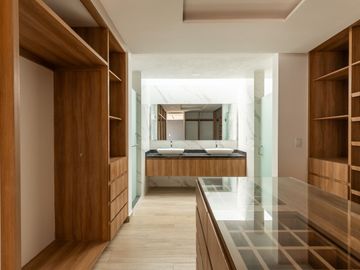CASA MODERNA CASA DE 5 RECÁMARAS EN LOMAS DE ANGELOPOLIS 3 - ENTREGA INMEDIATA