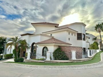 SE VENDE CASA EN LA JOLLA