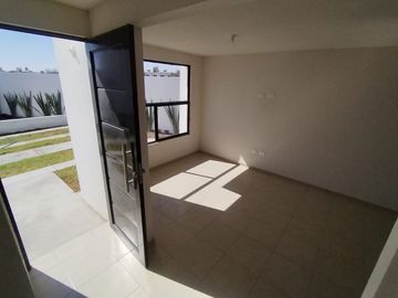 CASA EN PREVENTA A 10 MIN DE ZONA INDUSTRIAL MUY AMPLIA SAN LUIS POTOSI