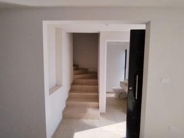 CASA EN PREVENTA A 10 MIN DE ZONA INDUSTRIAL MUY AMPLIA SAN LUIS POTOSI