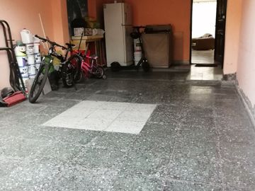 Oferta ! Bajó de precio de venta de casa en calle residencial !