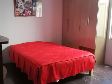 Oferta ! Bajó de precio de venta de casa en calle residencial !
