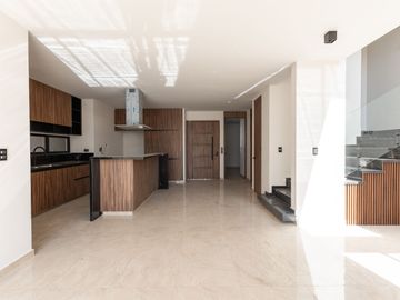 INCREÍBLE CASA DE 4 RECÁMARAS EN LOMAS DE ANGELOPOLIS 3 - ENTREGA INMEDIATA
