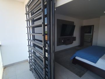 En venta  moderna y lujosa casa full amoblada en Ciudad Celeste, via a Samborondon
