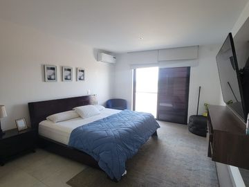 En venta  moderna y lujosa casa full amoblada en Ciudad Celeste, via a Samborondon