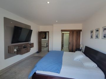 En venta  moderna y lujosa casa full amoblada en Ciudad Celeste, via a Samborondon