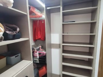 En venta  moderna y lujosa casa full amoblada en Ciudad Celeste, via a Samborondon