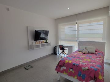 En venta  moderna y lujosa casa full amoblada en Ciudad Celeste, via a Samborondon