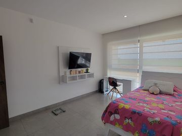 En venta  moderna y lujosa casa full amoblada en Ciudad Celeste, via a Samborondon
