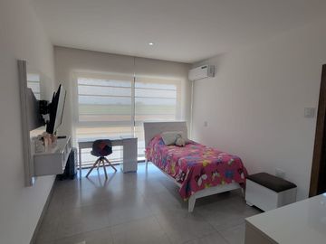 En venta  moderna y lujosa casa full amoblada en Ciudad Celeste, via a Samborondon