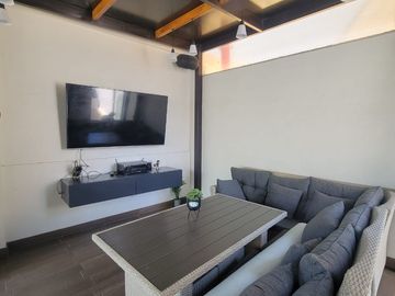 En venta  moderna y lujosa casa full amoblada en Ciudad Celeste, via a Samborondon