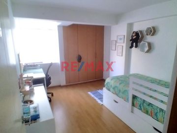 Departamento En Venta En Urbanización Casuarinas Sur En El Distrito De Santiago De Surco