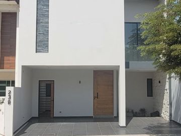 VENDO CASA EN EL MAYORAZGO, LEÓN, GUANAJUATO