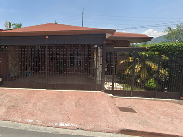 CASA EN COLONIA LOS CIPRESES, MONTERREY, NUEVO LEÓN.
