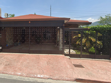 CASA EN COLONIA LOS CIPRESES, MONTERREY, NUEVO LEÓN.