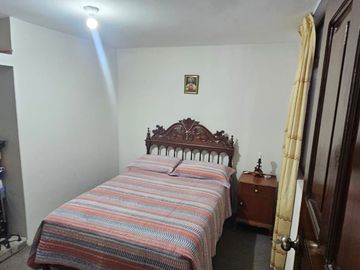 Se Vende Amplia Casa De 2 Pisos En Calle Guzmán Barrón - Trujillo (aipanaque)