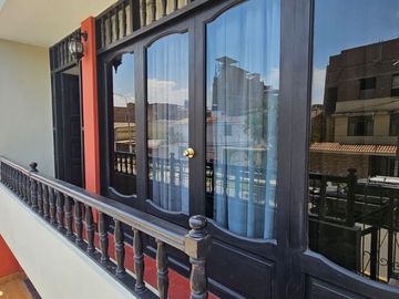 Se Vende Amplia Casa De 2 Pisos En Calle Guzmán Barrón - Trujillo (aipanaque)