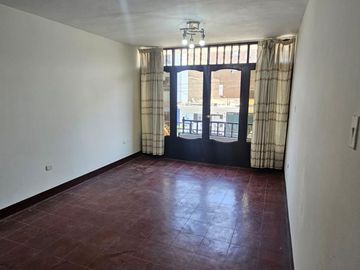 Se Vende Amplia Casa De 2 Pisos En Calle Guzmán Barrón - Trujillo (aipanaque)