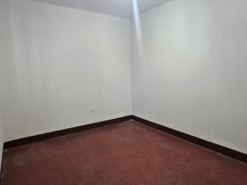 Se Vende Amplia Casa De 2 Pisos En Calle Guzmán Barrón - Trujillo (aipanaque)