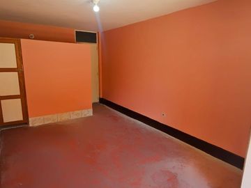 Se Vende Amplia Casa De 2 Pisos En Calle Guzmán Barrón - Trujillo (aipanaque)