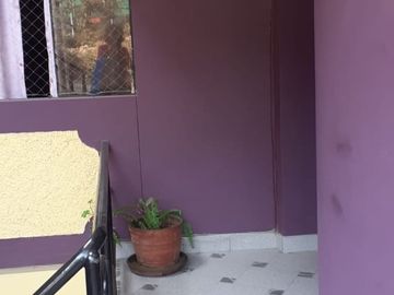SE VENDE AMPLIA CASA DE 160 M2 A.T. CON VARIOS DPTOS EN LOS OLIVOS