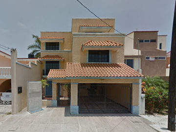 CASA EN COLONIA LOMAS DE MAZATLÁN, SINALOA.