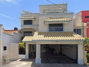 CASA EN COLONIA LOMAS DE MAZATLÁN, SINALOA.