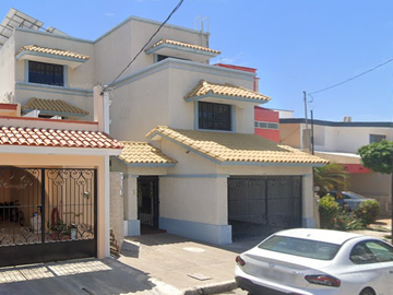 CASA EN COLONIA LOMAS DE MAZATLÁN, SINALOA.