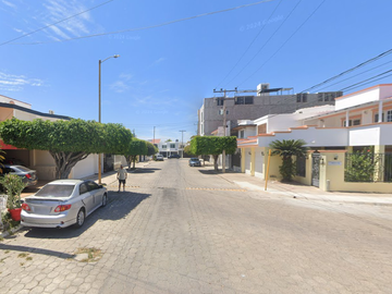 CASA EN COLONIA LOMAS DE MAZATLÁN, SINALOA.