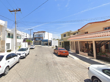 CASA EN COLONIA LOMAS DE MAZATLÁN, SINALOA.