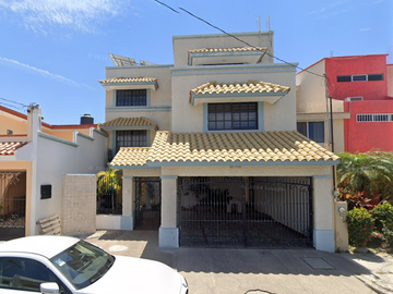 CASA EN COLONIA LOMAS DE MAZATLÁN, SINALOA.