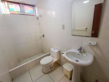 SE VENDE CASA DE 2 PISOS CON LOCAL COMERCIAL EN BOCANEGRA CALLAO