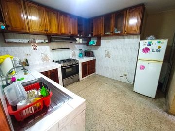 SE VENDE CASA DE 2 PISOS CON LOCAL COMERCIAL EN BOCANEGRA CALLAO