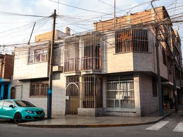 SE VENDE CASA DE 2 PISOS CON LOCAL COMERCIAL EN BOCANEGRA CALLAO