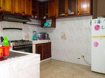 SE VENDE CASA DE 2 PISOS CON LOCAL COMERCIAL EN BOCANEGRA CALLAO