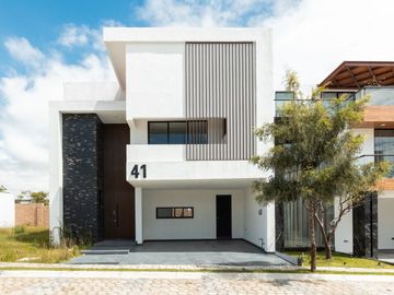 CASA DE ENTREGA INMEDIATA EN LOMAS DE ANGELÓPOLIS 2 - PUEBLA