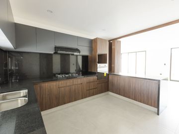CASA DE ENTREGA INMEDIATA EN LOMAS DE ANGELÓPOLIS 2 - PUEBLA