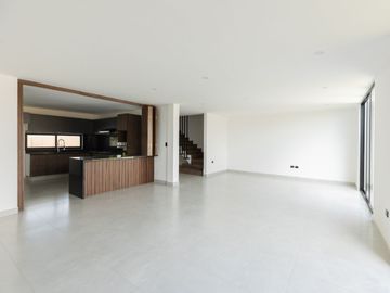 CASA DE ENTREGA INMEDIATA EN LOMAS DE ANGELÓPOLIS 2 - PUEBLA