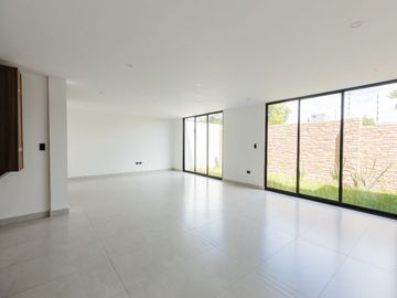 CASA DE ENTREGA INMEDIATA EN LOMAS DE ANGELÓPOLIS 2 - PUEBLA
