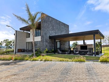 CASA DE ENTREGA INMEDIATA EN LOMAS DE ANGELÓPOLIS 2 - PUEBLA