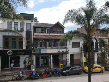 CASA COMERCIAL EN SANTA ISABEL AZUAY EN VENTA