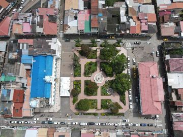 CASA COMERCIAL EN SANTA ISABEL AZUAY EN VENTA