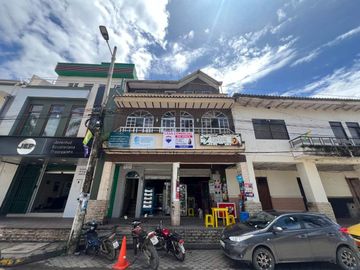 CASA COMERCIAL EN SANTA ISABEL AZUAY EN VENTA