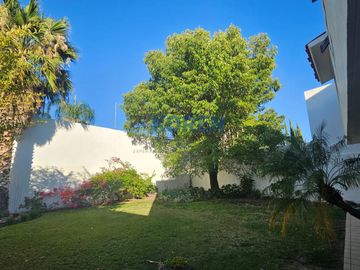 CASA EN VENTA EN PRIVADA EN VILLAS DE IRAPUATO