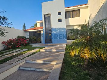 CASA EN VENTA EN PRIVADA EN VILLAS DE IRAPUATO