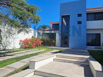 CASA EN VENTA EN PRIVADA EN VILLAS DE IRAPUATO