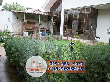 CASA EN VENTA DE 6 DORMITORIOS, Sector Av. Primero de Mayo C1467