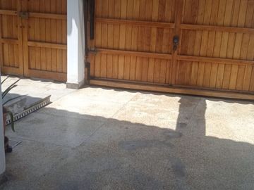 VENDO EXCELENTE CASA CON CHIMENEA EN SAN BORJA CERCA A PARQUE Y AV. PARQUE SUR