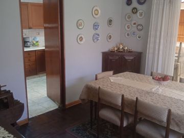 VENDO EXCELENTE CASA CON CHIMENEA EN SAN BORJA CERCA A PARQUE Y AV. PARQUE SUR